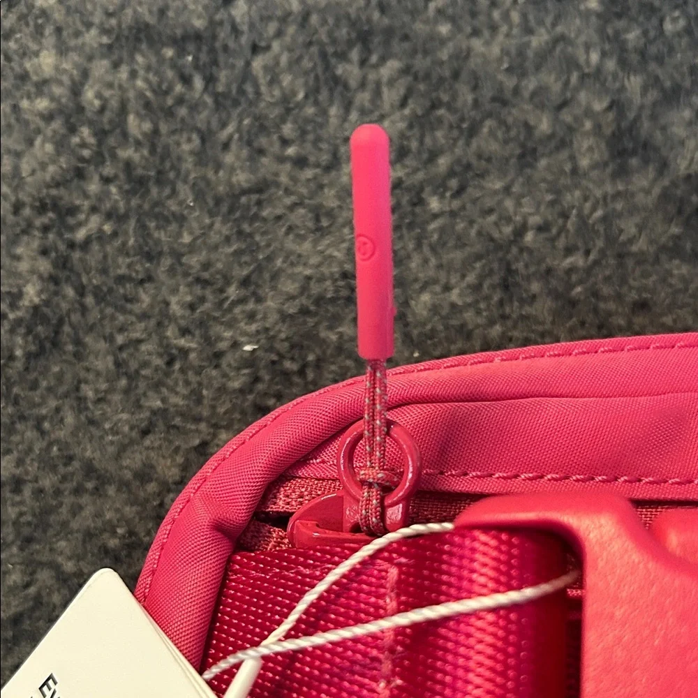 Lululemon Athletica NWT Bright Pink Cosmetic Bag SILVER hardware.